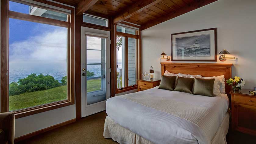 A bedroom with a queen bed